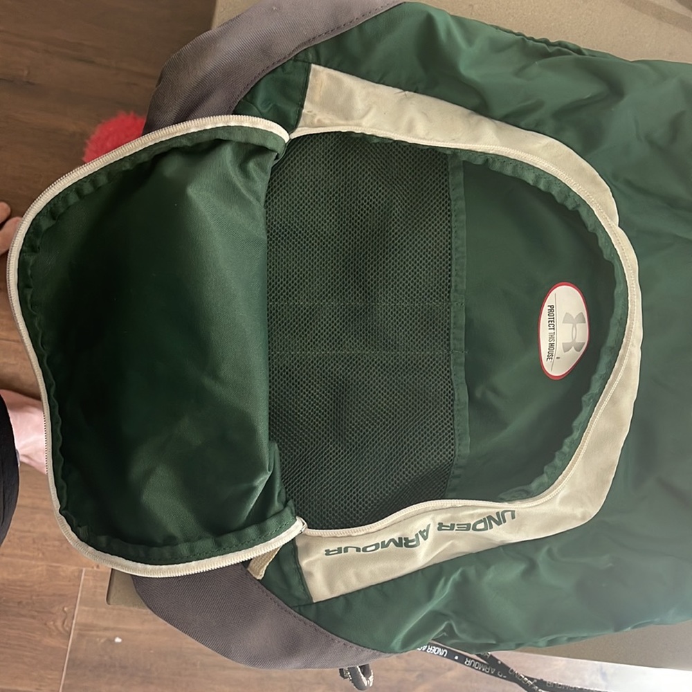 Under armor large stringer backpack - Picture 2 of 4